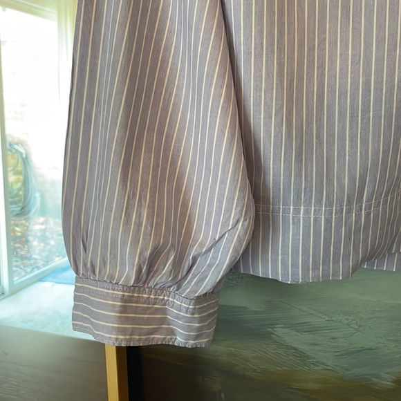 Everlane Silky Split Neck Blouse Size 8 - Picture 2 of 4